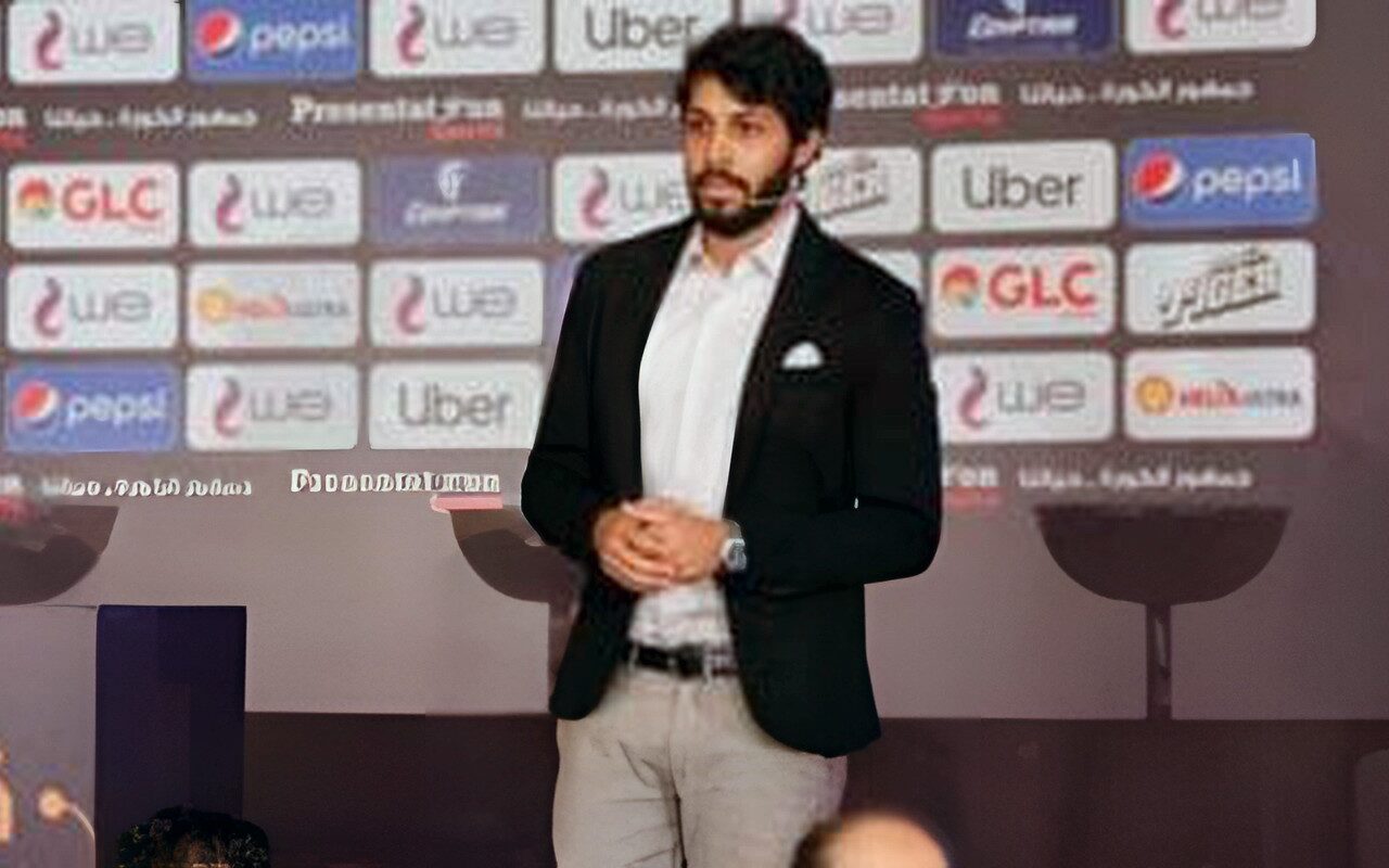 حسام الزناتي يحضر ودية الزمالك والشرقية إنبي تمهيدًا لتولي منصب المدير الرياضي
