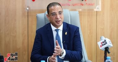 محافظ الجيزة للأوائل: الحياة لا تقف عند دخول الكلية واصنعوا الفرصة بأيديكم