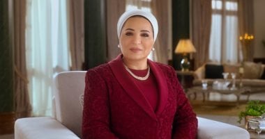 السيدة انتصار السيسى تهنئ أسيل أسامة بعد التتويج بالميدالية الذهبية في بطولة العالم للشباب لألعاب القوى