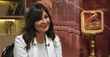 نبيلة مكرم تستمع لقصص سيدات وفتيات خلال انطلاق «إنتِ قوية كده إزاى».. فيديو