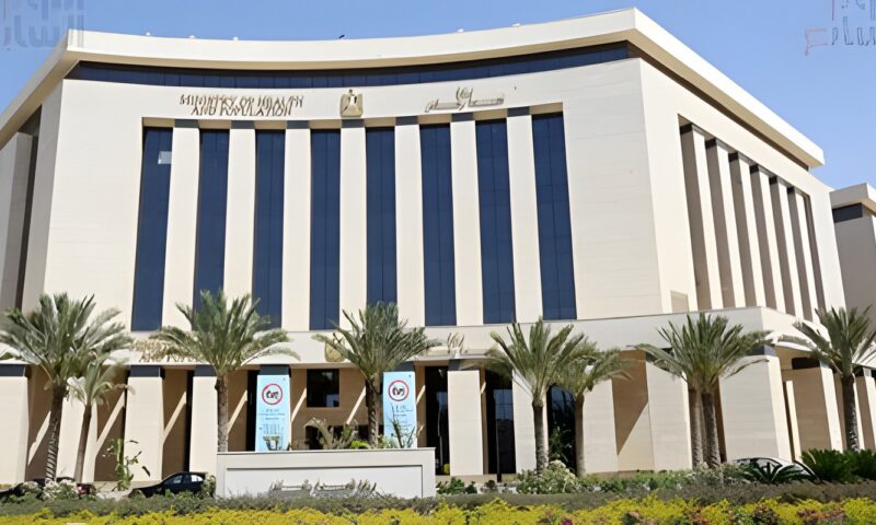 أخبار × 24 ساعة.. الصحة: متوسط العمر المتوقع للمصريين ارتفع إلى نحو 72 عامًا