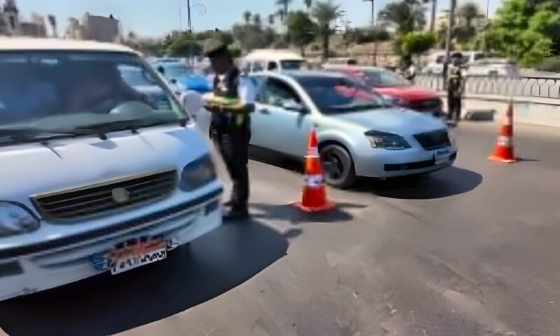 انتشار الحملات المرورية لرصد المخالفات بمحاور القاهرة والجيزة