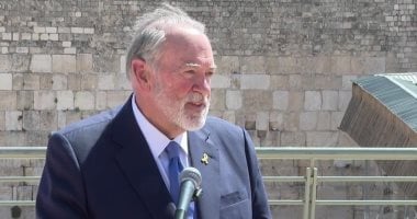 السفير الأمريكي لدى إسرائيل عن محاصرة مستوطنين منازل فلسطينيين: سلوك بلطجي