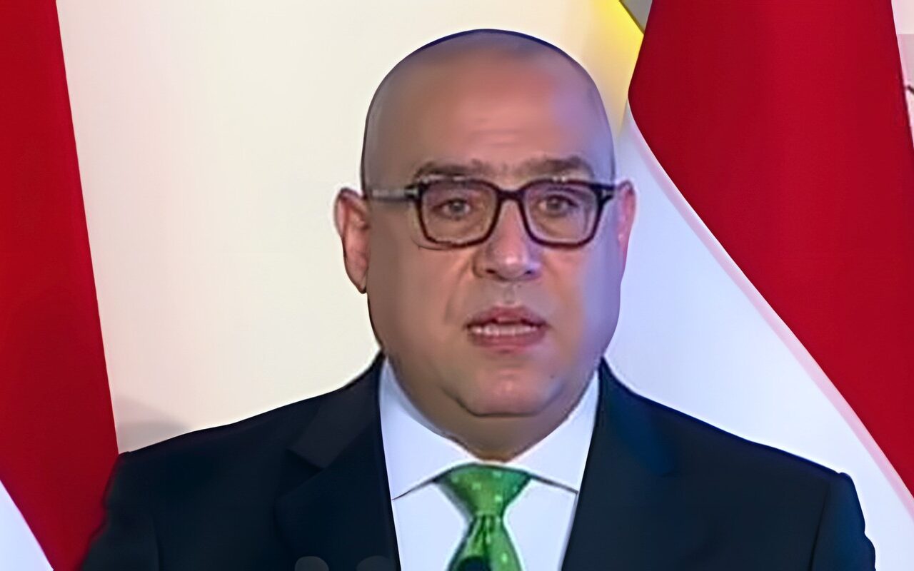 وكيل النواب يستعرض تقرير اللجنة العامة بشأن المادة 25 بقانون جامعة كيان