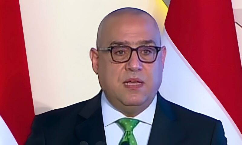 وكيل النواب يستعرض تقرير اللجنة العامة بشأن المادة 25 بقانون جامعة كيان