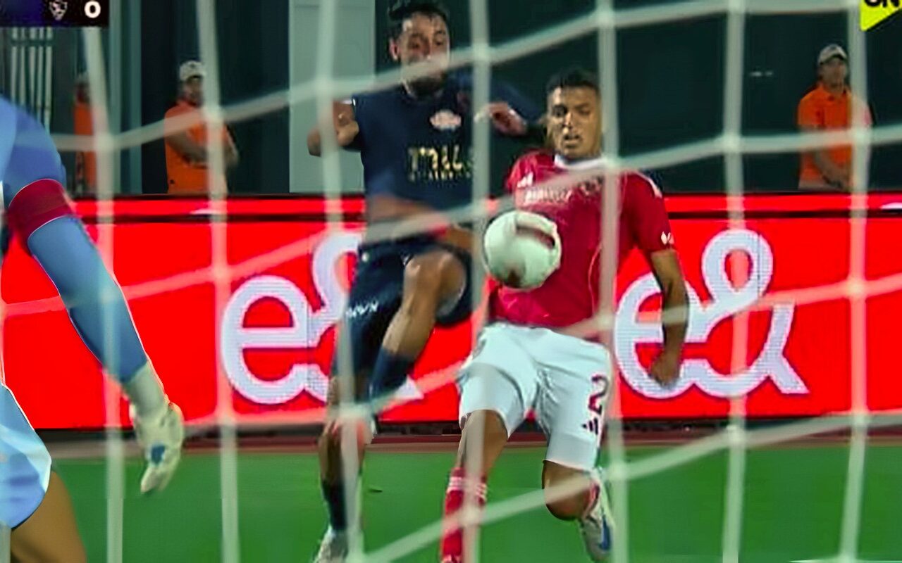 موعد مباراة الأهلي والزمالك والقنوات الناقلة..قمة نارية تشعل صراع صدارة الدوري
