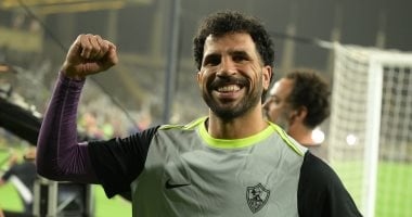 الزمالك يحتفل بعيد ميلاد مهدى سليمان حارس الفريق