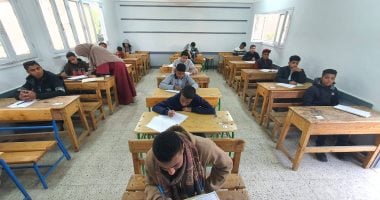 عقوبة الحرمان من الامتحان.. تعليم الجيزة تحذر طلاب الإعدادية من الهواتف