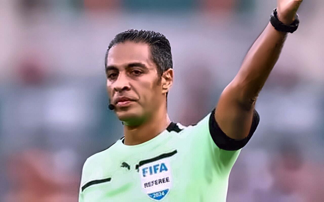 أمين عمر لـ بيراميدز وسيراميكا.. حكام مباريات يوم الإثنين فى الجولة السادسة بالدورى المصرى