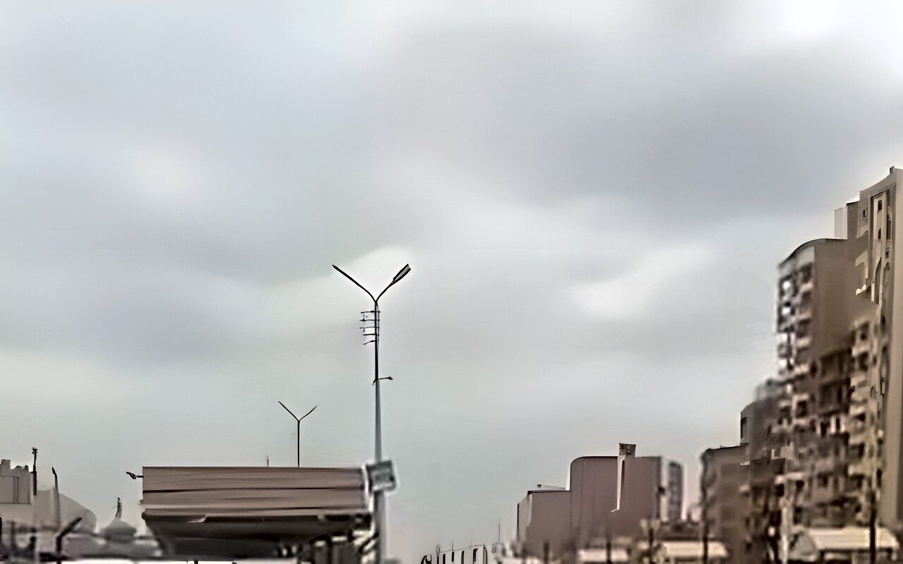 الطقس غدا.. أمطار متفاوتة تصل للسيول وبرق ورعد والعظمى بالقاهرة 30 درجة