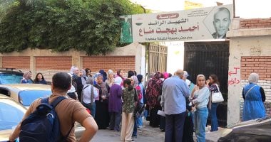 طلاب الدبلومات الفنية يواصلون أداء امتحان العام الدراسى 2026