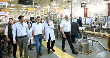 رئيس الوزراء يفتتح خط إنتاج جديد لمصنع “ليبتون تيز أند إنفيوجنز” ببرج العرب