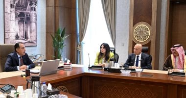 مدبولي يلتقي مسئولي شركة “أكوا باور” لبحث تنفيذ مشروعات تحلية مياه البحر
