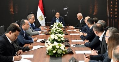 رئيس الوزراء يلتقى مسئولى شركة نيسان العالمية