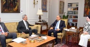 وزير الخارجية يستقبل وزير شئون المجالس النيابية
