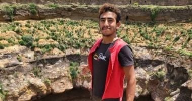 شاهد لحظة انتشال جثة “سبايدر مان اليمن” من عمق الفوهة البركانية