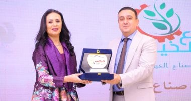 وزيرة التضامن تكرم صناع الخير عضو التحالف الوطني لجهودها في مبادرة «فرحة مصر»