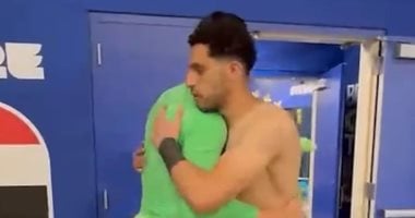 ” الود و تبادل التيشيرتات ” بين نجوم منتخب مصر و بلجيكا بعد التعادل فى المونديال
