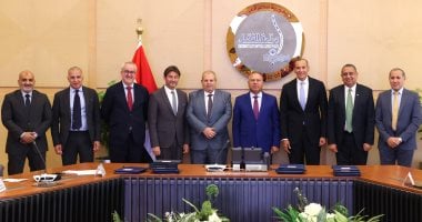 ​وزير النقل يشهد توقيع عقود إنشاء وتطوير خطوط السكك الحديدية ونظم الإشارات