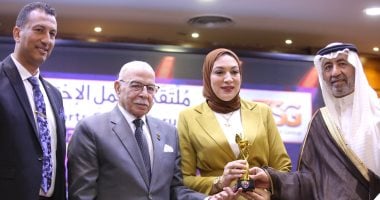 تكريم دينا الرفاعى بملتقى صناعة الاحتراف لدورها فى تطوير كرة القدم النسائية