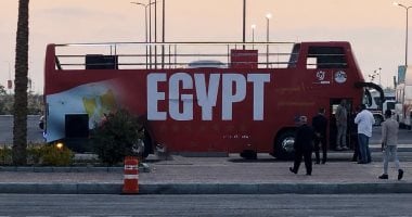 حافلة استقبال منتخب مصر تحمل رسالة تقدير للفراعنة بشعار 100 مليون شكرًا