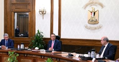 رئيس الوزراء يتابع إجراءات تيسير دخول السائحين إلى البلاد