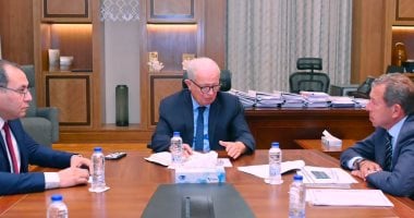 نائب رئيس الوزراء للشؤون الاقتصادية يستعرض مستجدات مشروع صناعة الغزل والنسيج