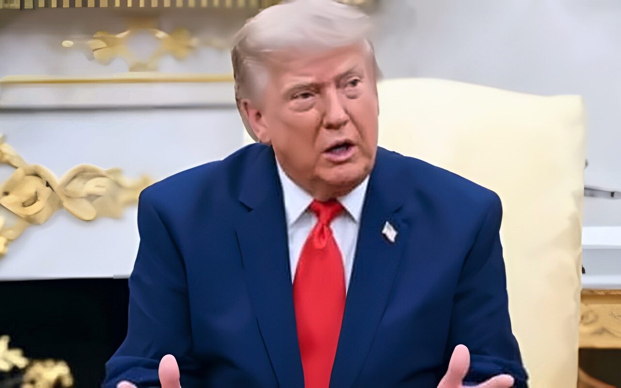 ترامب يسافر لأول مرة بلا صحفي رئيسي وتضامن نادر مع Politico.. اعرف القصة