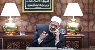 شيخ الأزهر يهنئ أوائل الثانوية هاتفيًّا.. ويؤكد: وطنكم يعقد عليكم الآمال.. فيديو