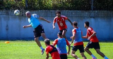 قفزة أعادت الزمن الجميل.. رأسية وائل جمعة فى مران الأهلي تستحضر أمجاد الصخرة