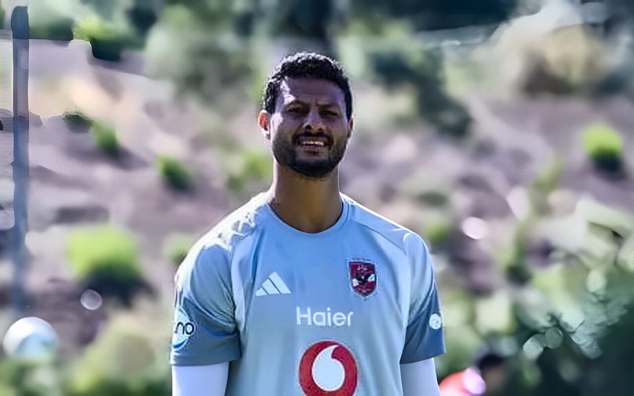 الحسين عموتة يطمئن على جاهزية محمد الشناوي قبل قمة الزمالك