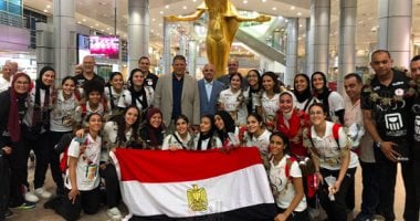بالورود والطبل البلدى.. استقبال حافل لبعثة منتخب ناشئات اليد.. صور وفيديو
