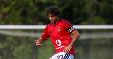 الأهلي يحتفل بـ محمد هاني بعد المشاركة في 403 مباراة مع الفريق ..فيديو