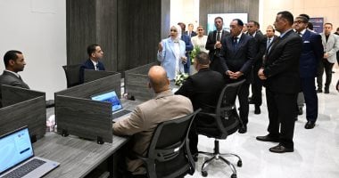 رئيس الوزراء يفتتح مركز الخدمات الضريبية المميزة بالعلمين الجديدة