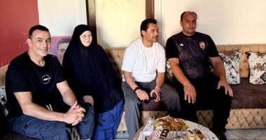 أحمد حسن برفقة والدة محمد عبد الوهاب: ستظل فى قلوب الجميع