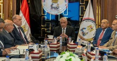 “جمبلاط” يتابع الموقف التنفيذى لخطط تطوير الشركات المصنعة للذخائر