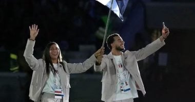 محمد السيد وفريدة عثمان يحملان علم مصر فى افتتاح دورة البحر المتوسط..صور