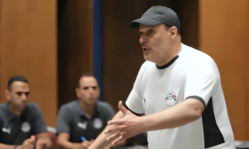 اتحاد الكرة يعلن أطقم تحكيم مباريات الخميس في دوري المحترفين