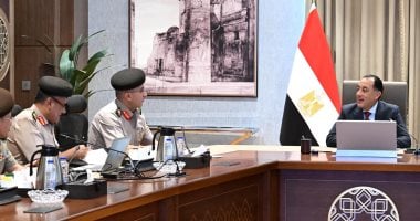 رئيس الوزراء يتابع موقف المشروعات الجارى تنفيذها من خلال الهيئة الهندسية