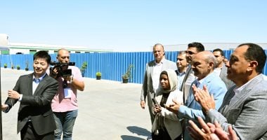 رئيس الوزراء يفتتح مصنعا لإنتاج خيوط البوليستر باستثمارات 10 ملايين دولار
