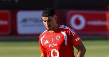 بنجديدة يكشف حقيقة اتهام لاعبى الأهلى بالأنانية فى جلسة خاصة مع عموتة