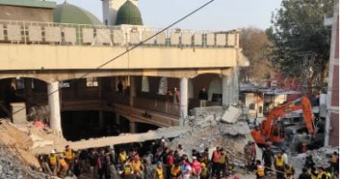 17 قتيلا و40 مصابا في انفجار مسجد بمقر قيادة للشرطة فى باكستان