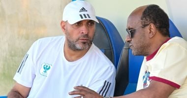 إسماعيل يوسف يبدأ مهام عمله بالمصري ويتابع تدريبات الفريق