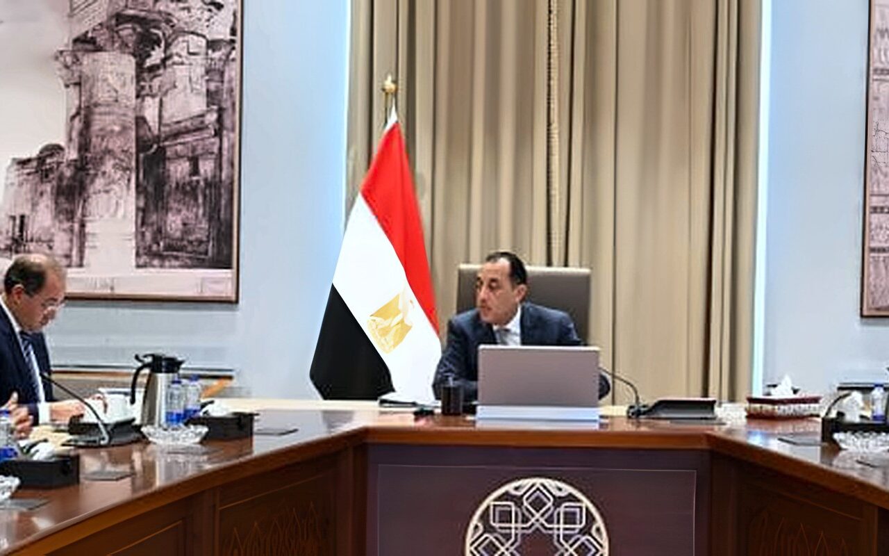 رئيس الوزراء يتابع جهود توفير الأسمدة الزراعية وحوكمة منظومة صرفها للمزارعين