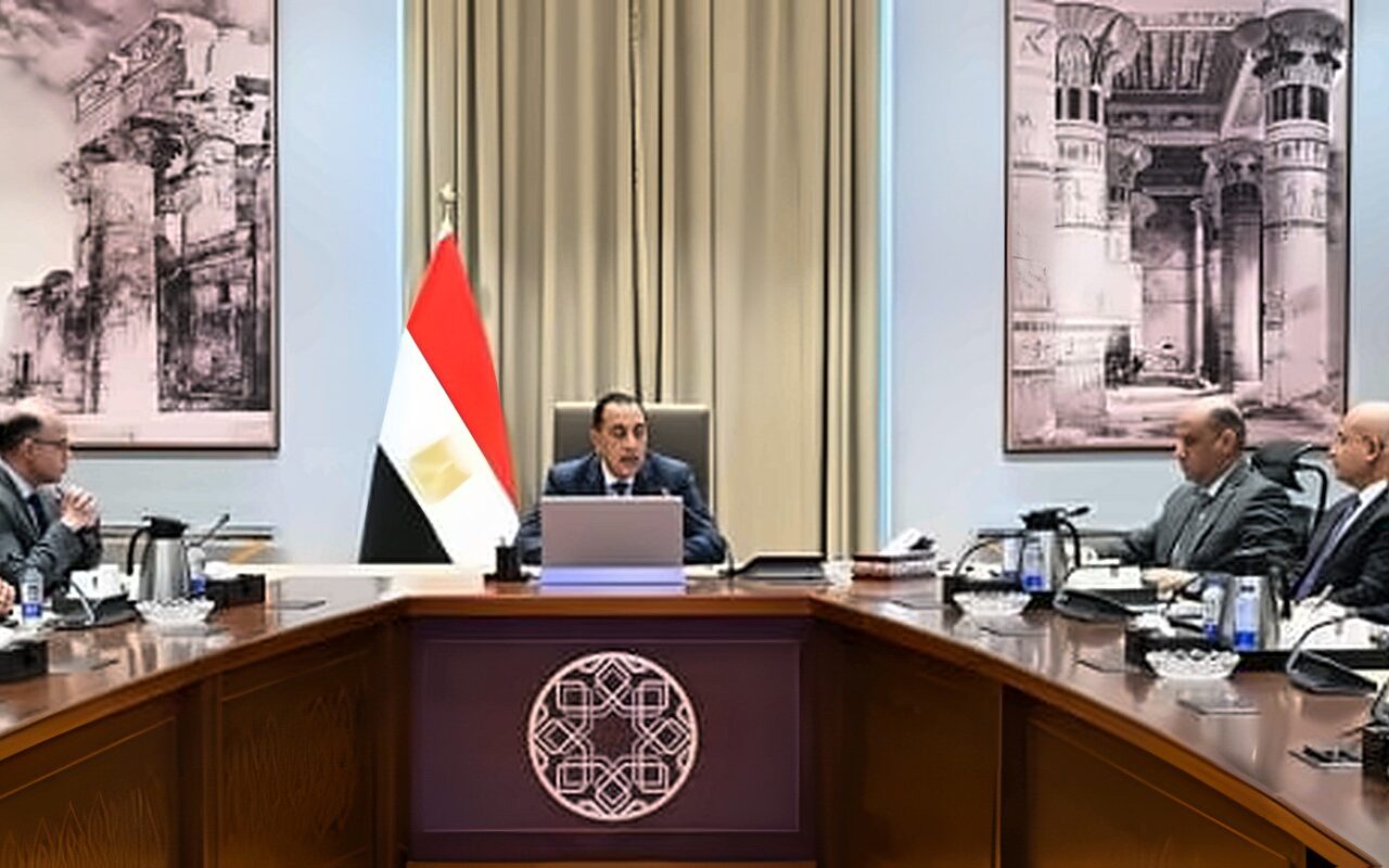 رئيس الوزراء يستعرض محاور جلسة “استثمار منتج وصناعة تنافسية وفرص عمل مستدامة”