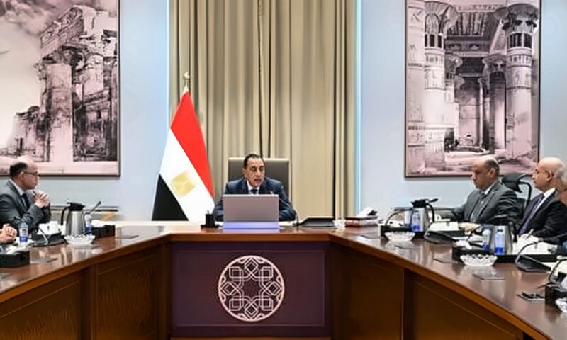 رئيس الوزراء يستعرض محاور جلسة “استثمار منتج وصناعة تنافسية وفرص عمل مستدامة”