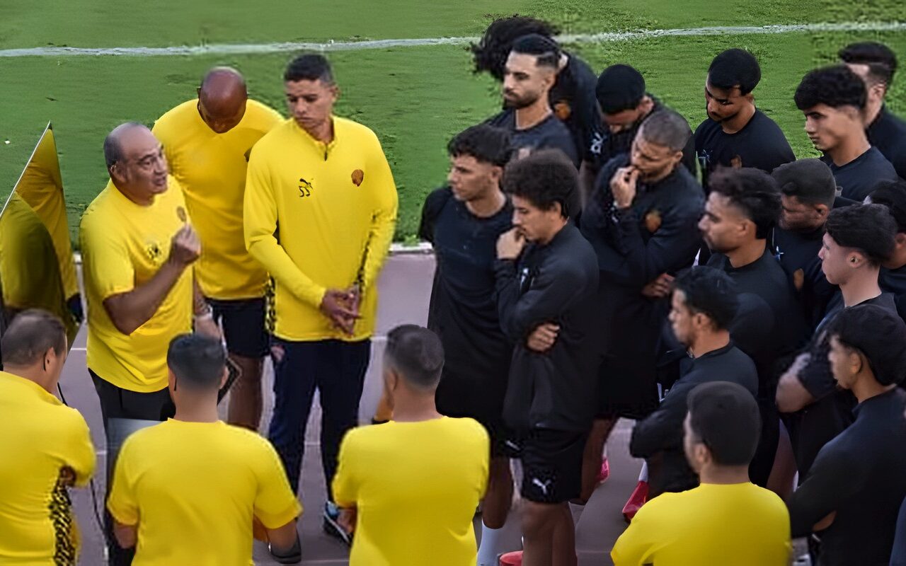 على ماهر يلقى محاضرة بالفيديو قبل مران سيراميكا استعدادًا لمواجهة بيراميدز