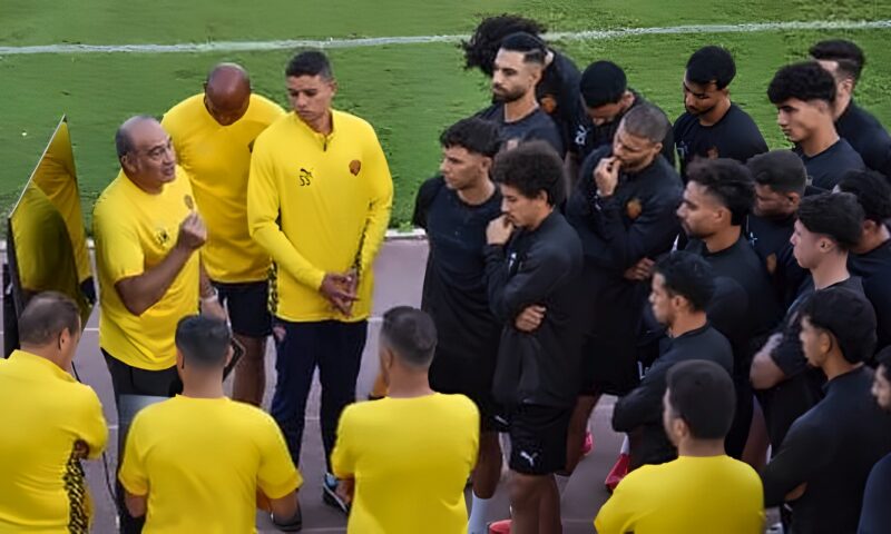 على ماهر يلقى محاضرة بالفيديو قبل مران سيراميكا استعدادًا لمواجهة بيراميدز