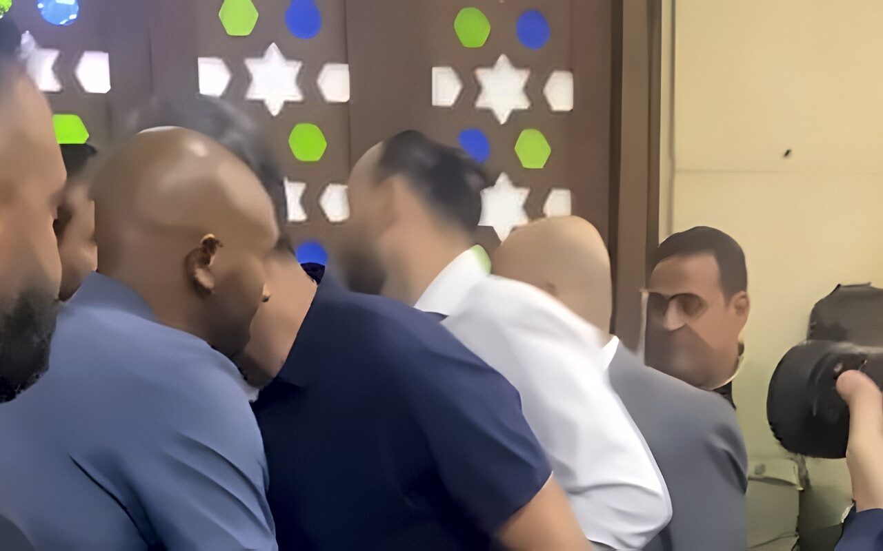 شيكابالا وعبد الحليم على ومدحت عبد الهادى فى عزاء نصر إبراهيم