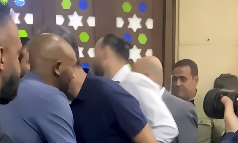 شيكابالا وعبد الحليم على ومدحت عبد الهادى فى عزاء نصر إبراهيم